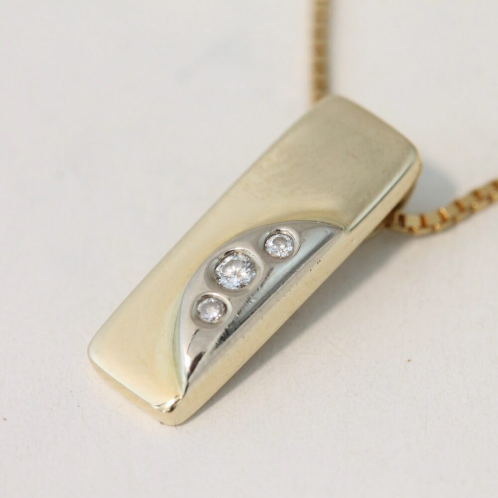 Anheng i gult gull med diamant