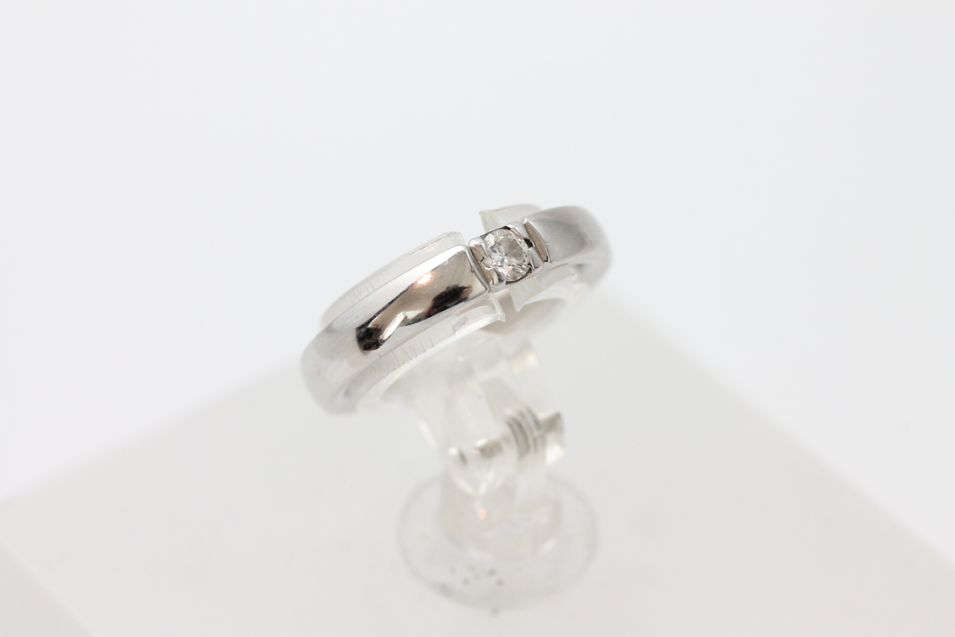 IMG_8657 Ring i hvitt gull med diamant - Bilde 1