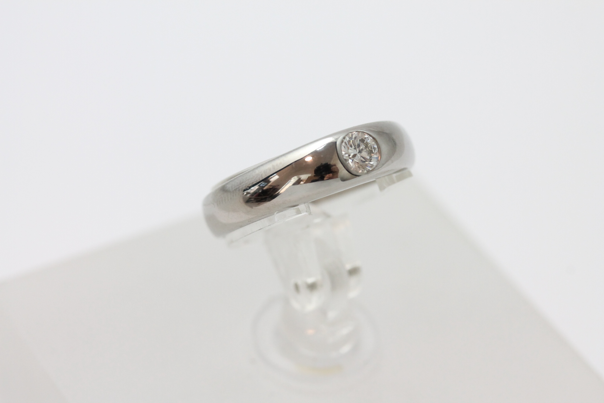 IMG_9050 Ring i hvitt gull med diamant - Bilde 1