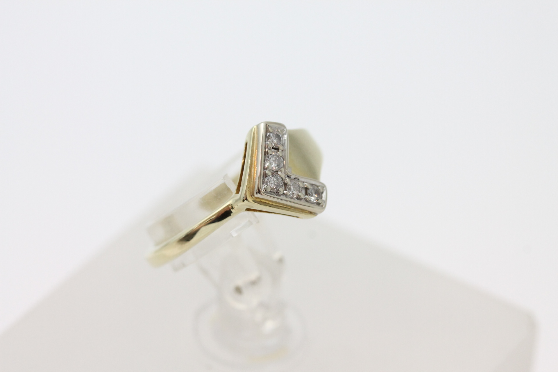 IMG_9059 Ring i gult gull med diamanter - Bilde 1