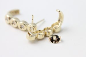 Ørepynt i gult gull med diamanter - Bilde 3