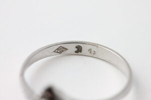 Ring i hvitt gull med diamanter - Bilde 4