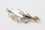 Brosje i sølv med kulturperler
