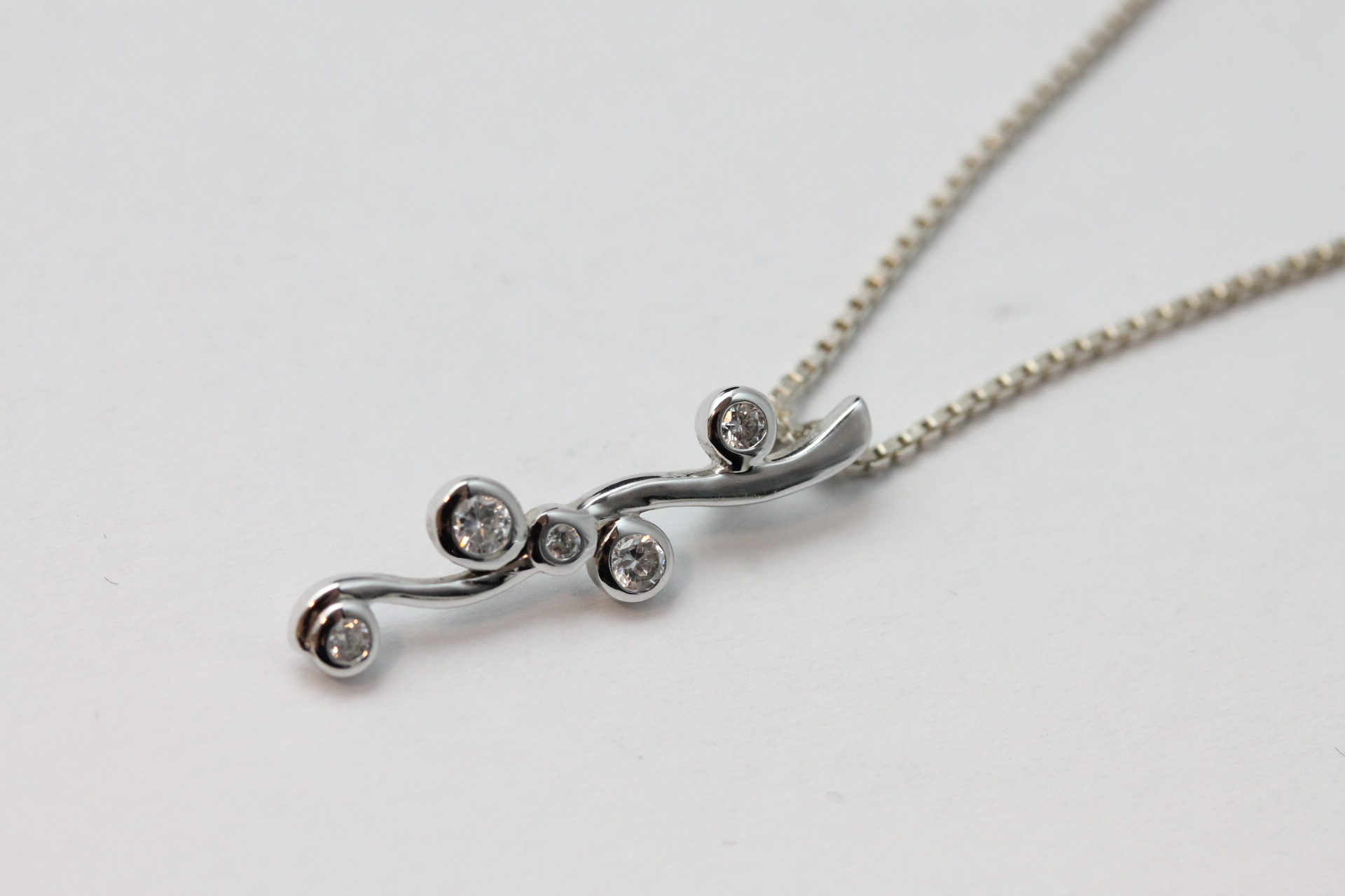 IMG_6920 Anheng i hvitt gull med zirkonia - Bilde 1