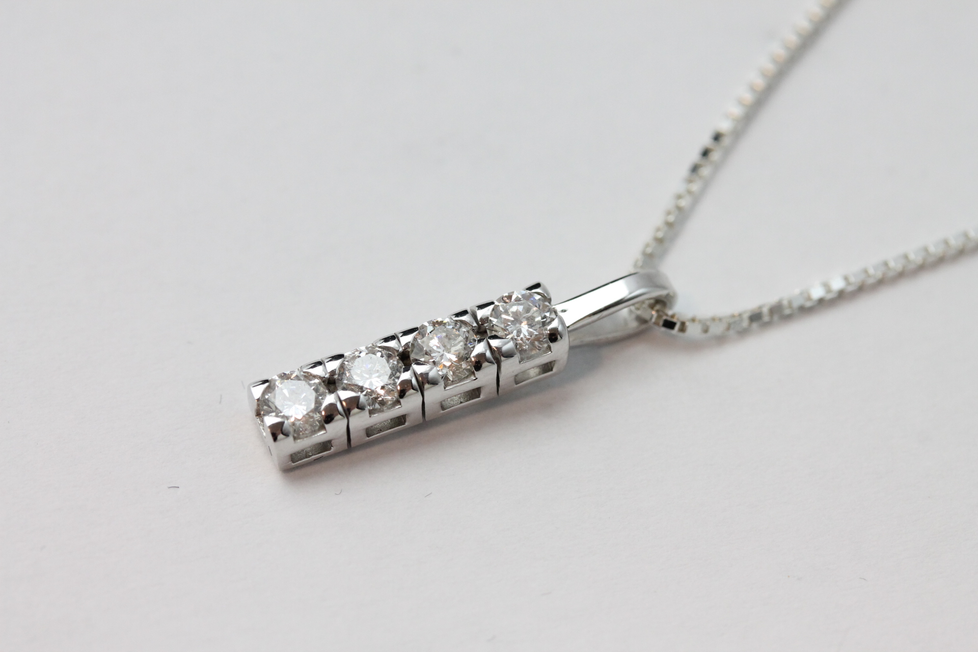 IMG_6968 Anheng i hvitt gull med diamanter - Bilde 1
