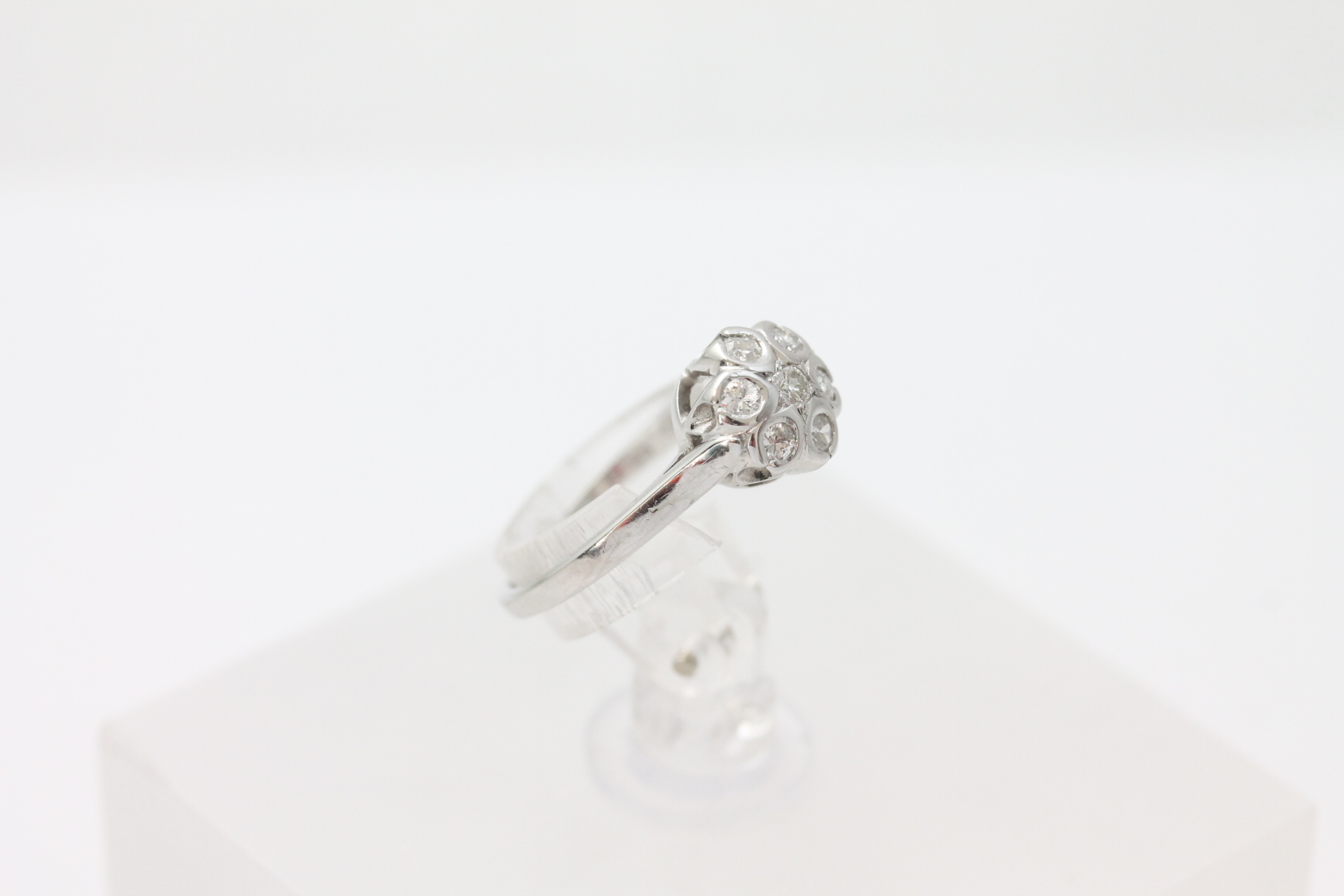 IMG_8027 Ring i hvitt gull med diamanter - Bilde 1