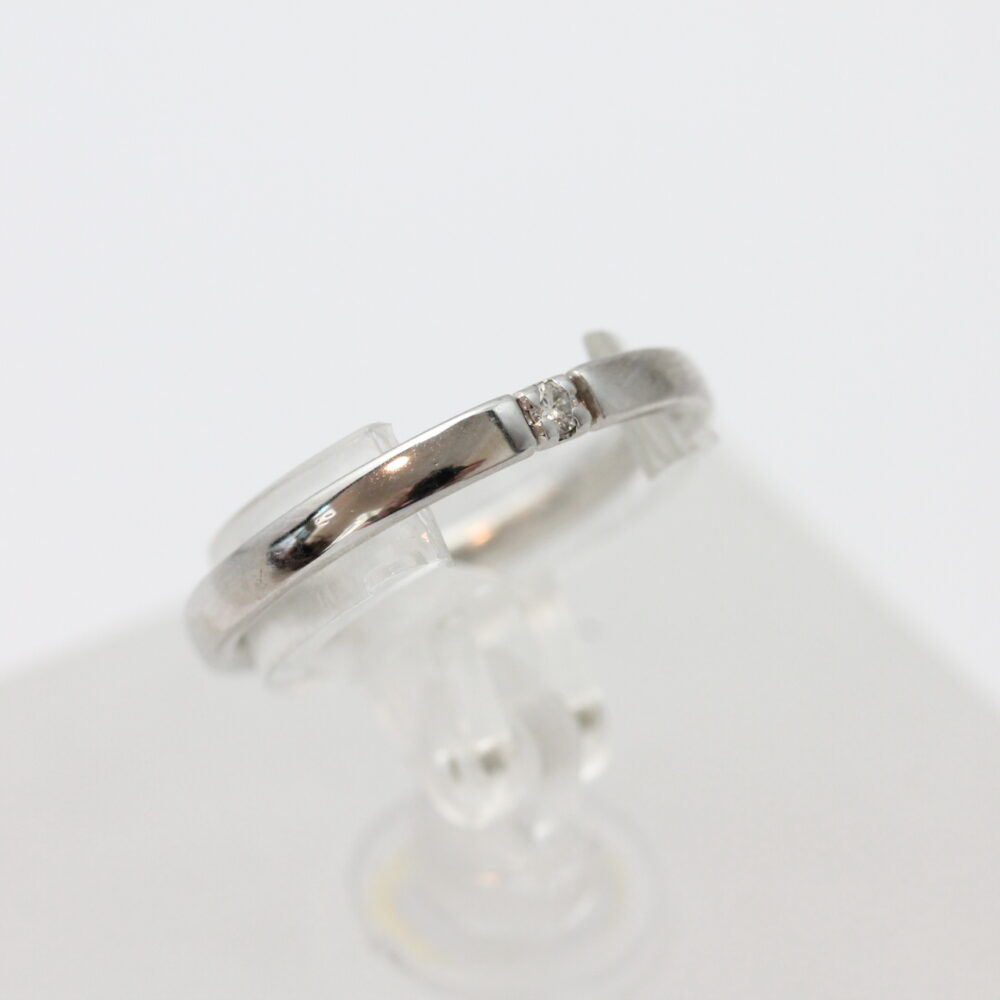 Ring i hvitt gull med diamanter