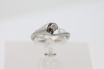 Ring i hvitt gull med diamant (0,12ct) - Bilde 2