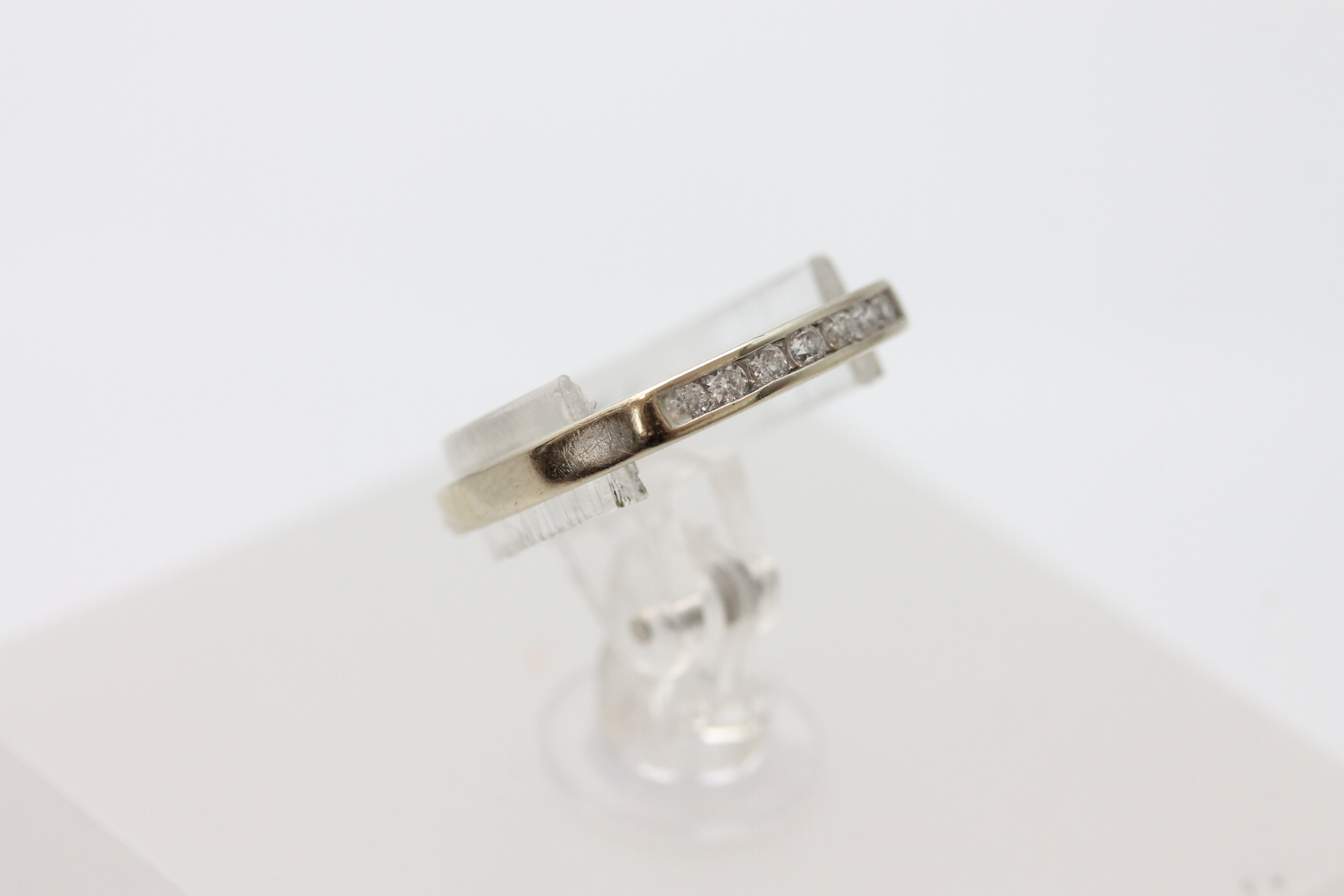 IMG_0923 Ring i hvitt gull med diamanter - Bilde 1