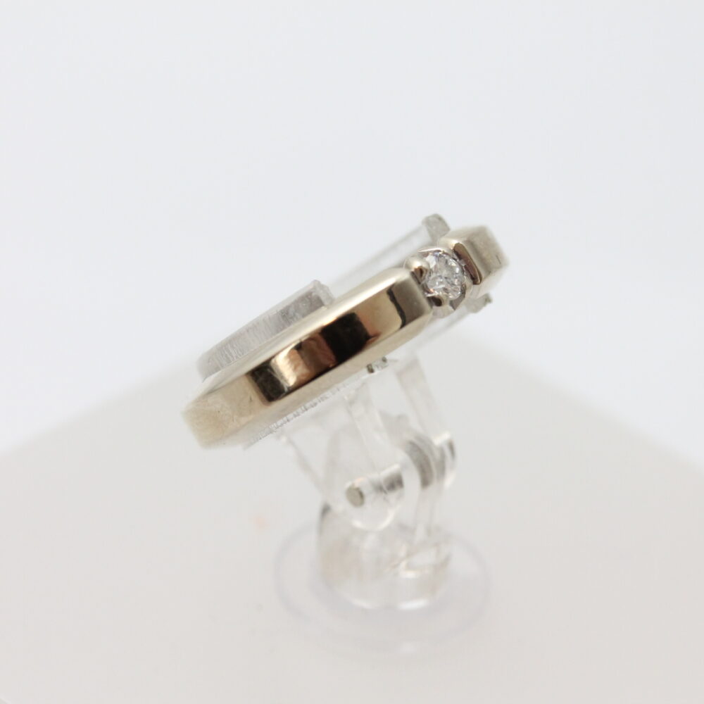 Ring i hvitt gull med diamant