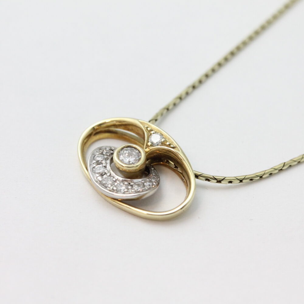 Anheng i gult gull med diamanter