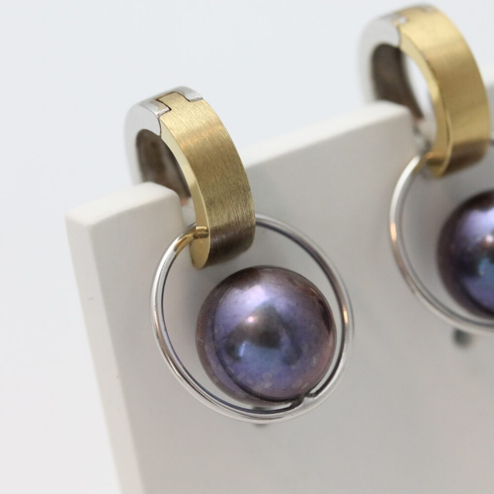 Ørepynt i flerfarget gull med sydhavsperle