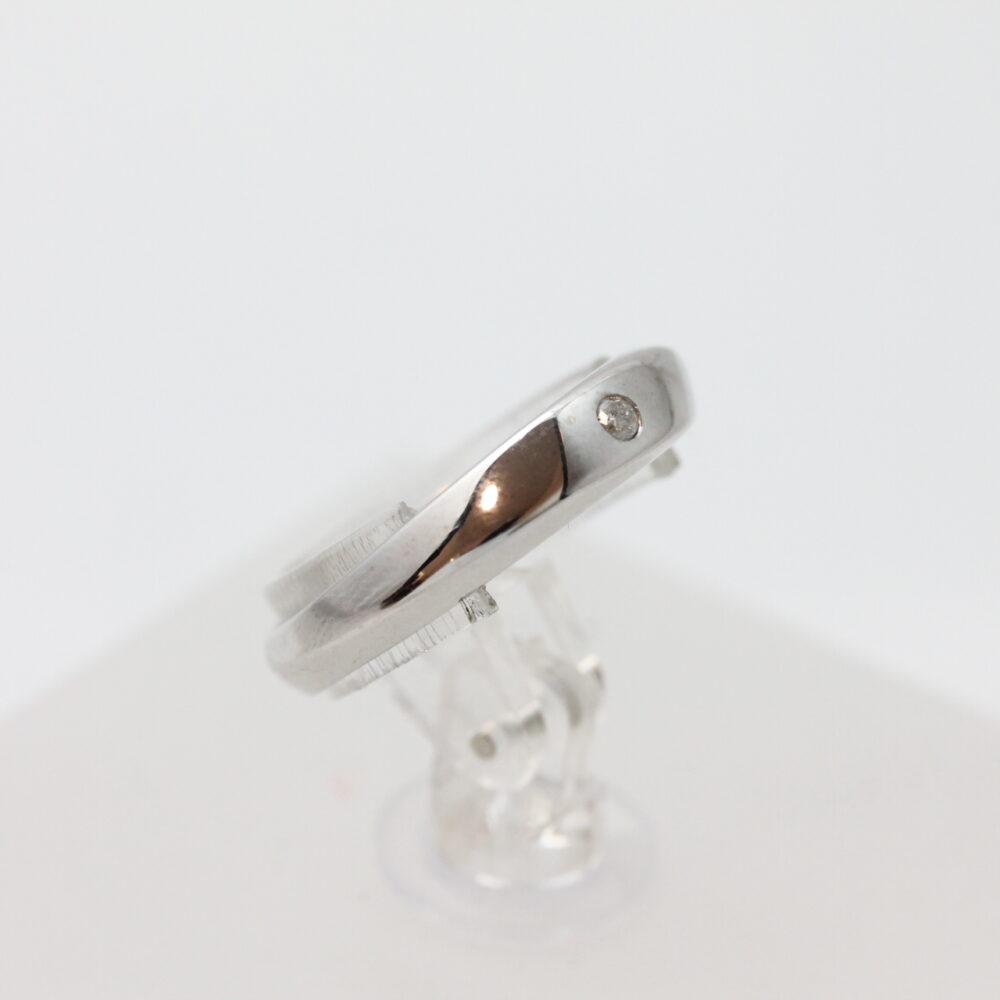 Ring i hvitt gull med diamant