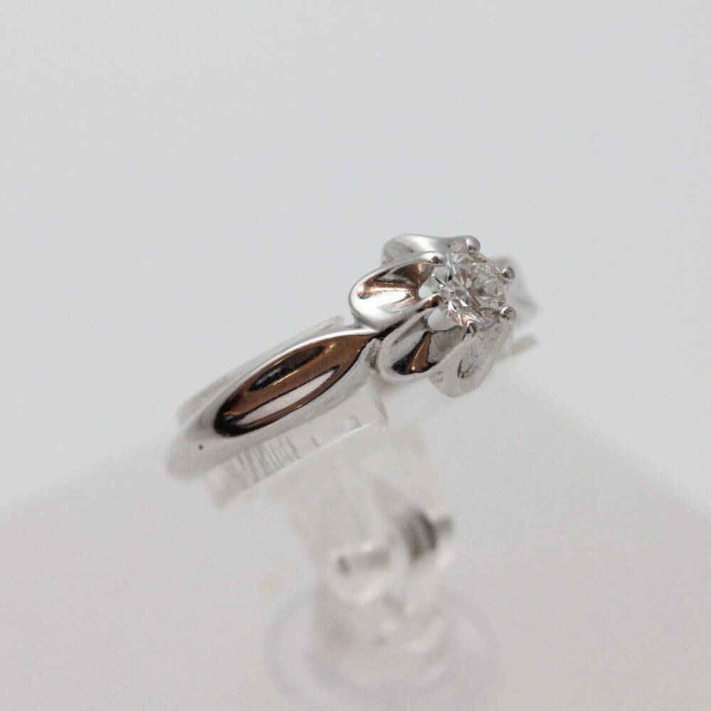 Ring i hvitt gull med diamant (0,25ct)