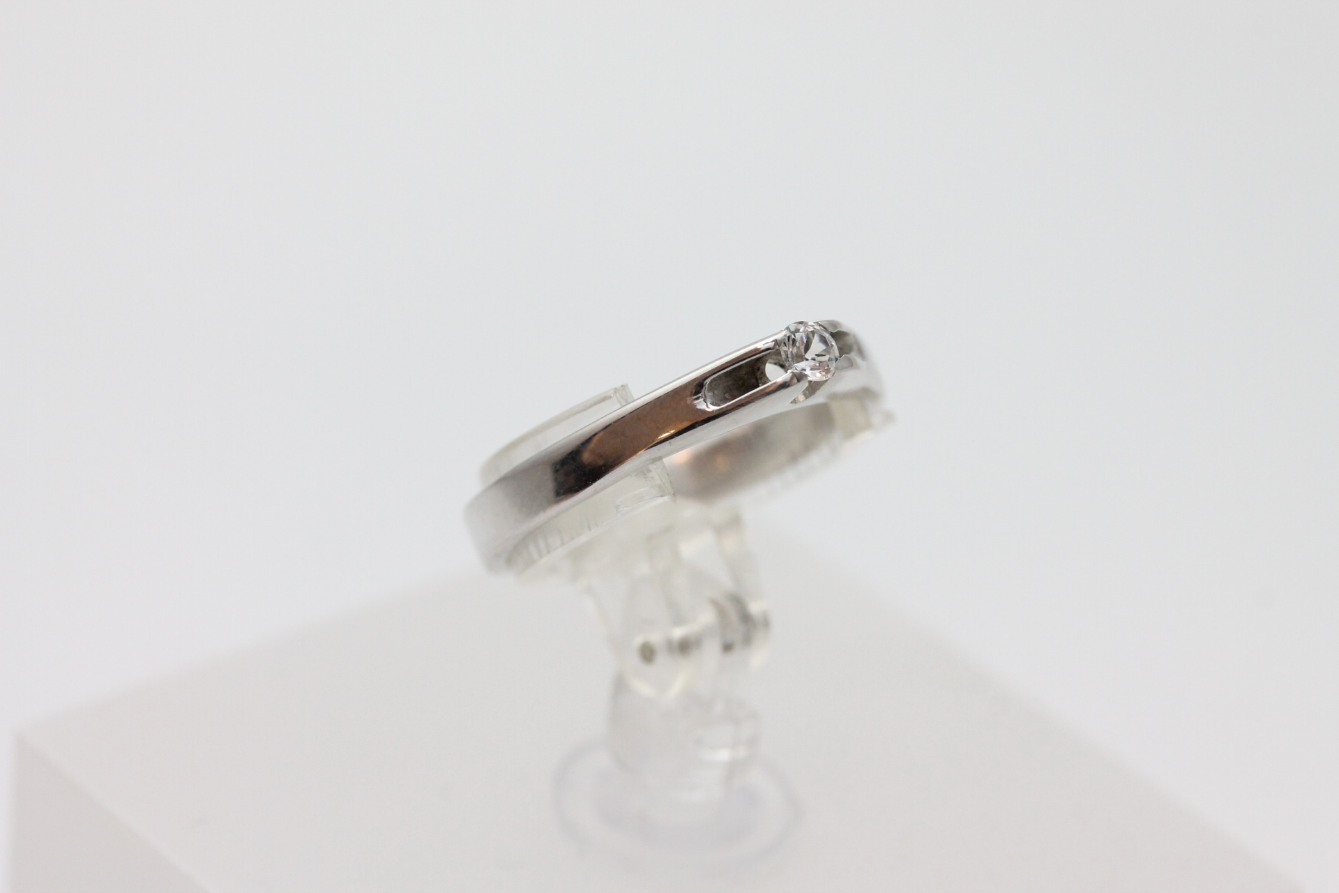 IMG_2973 Ring i hvitt gull med zirkonia - Bilde 1