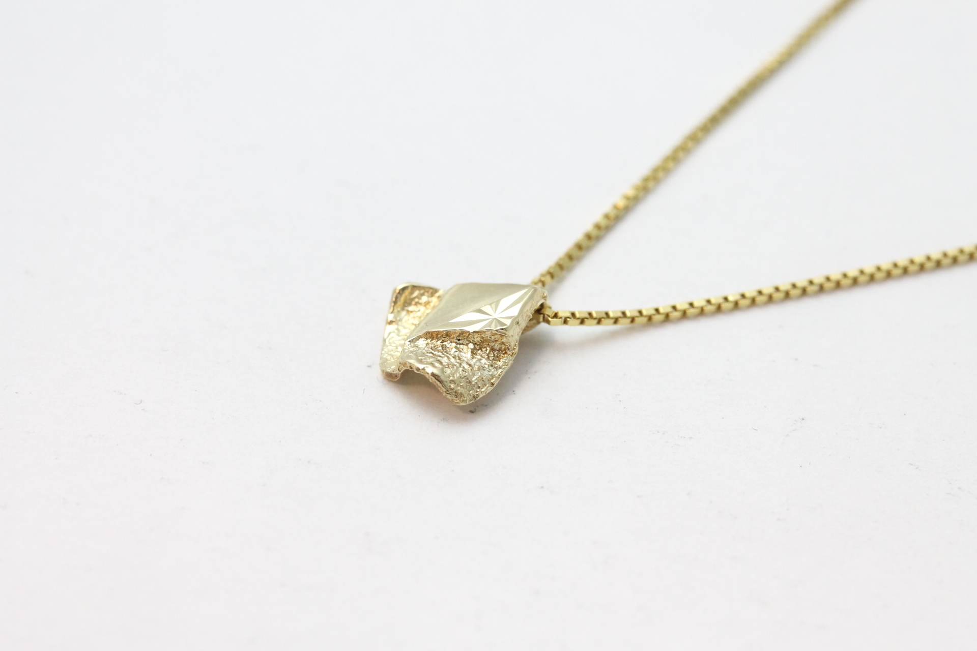 IMG_3125 Anheng i gult gull - Bilde 1