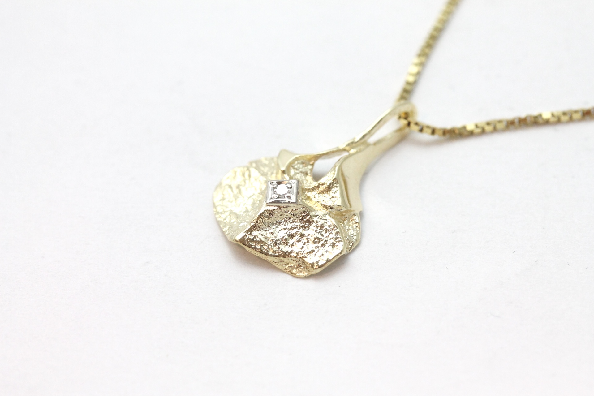 IMG_3352 Anheng i gult gull med diamant - Bilde 1