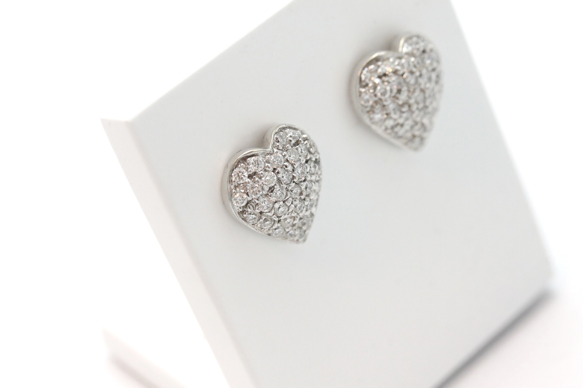 IMG_8882 Ørepynt i hvitt gull med diamanter - Bilde 1