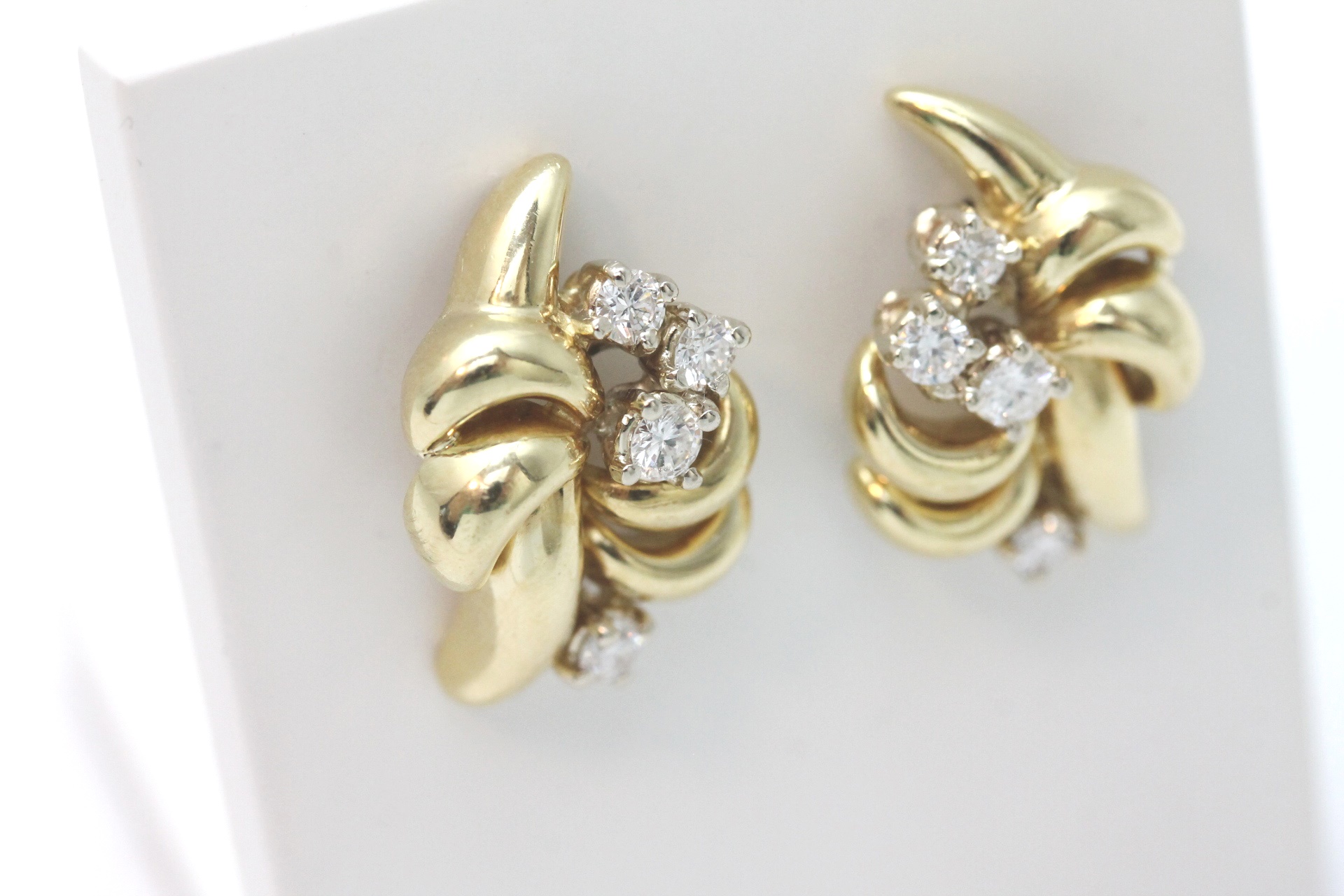IMG_3531 Ørepynt i gult gull med diamanter - Bilde 1