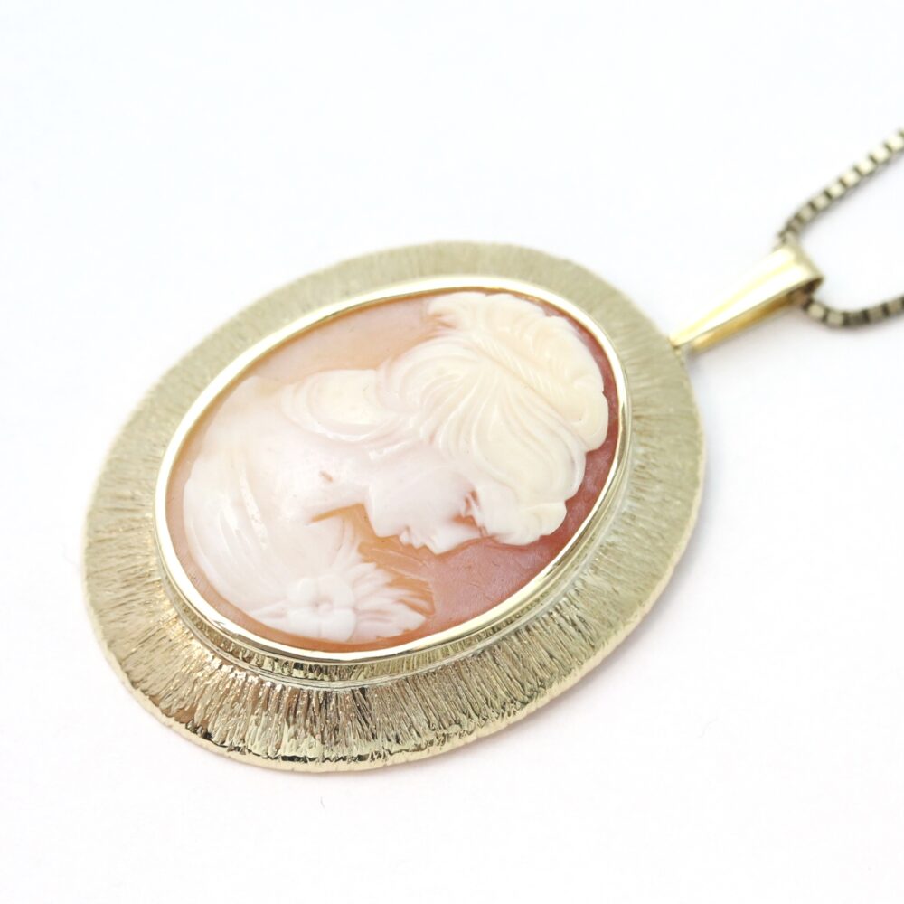 Anheng camè i gult gull