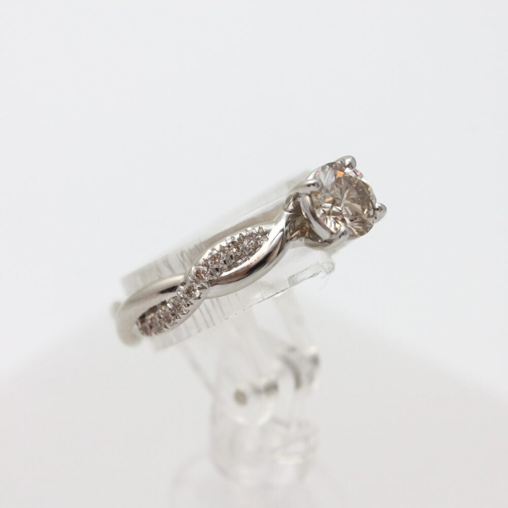 Ring i hvitt gull med diamant (0,50ct)