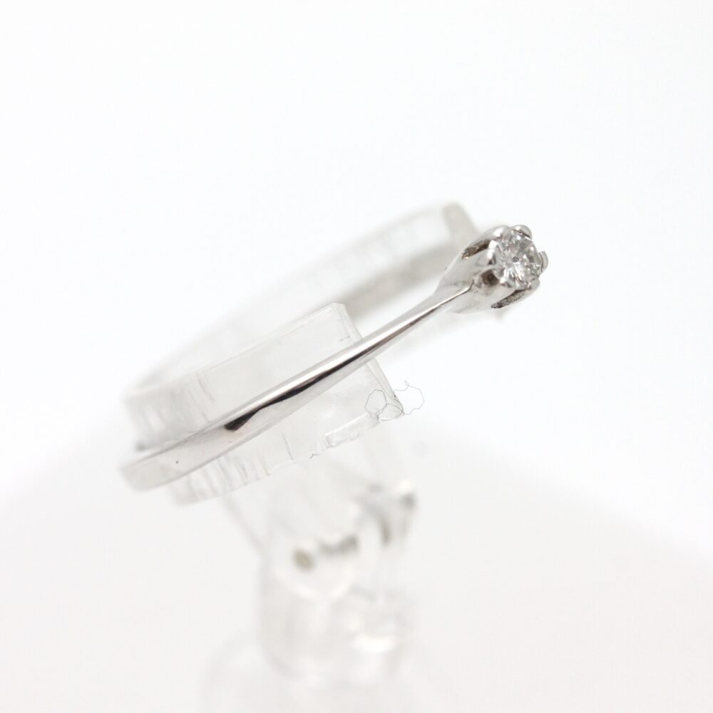 Ring i hvitt gull med diamant (0,09ct)