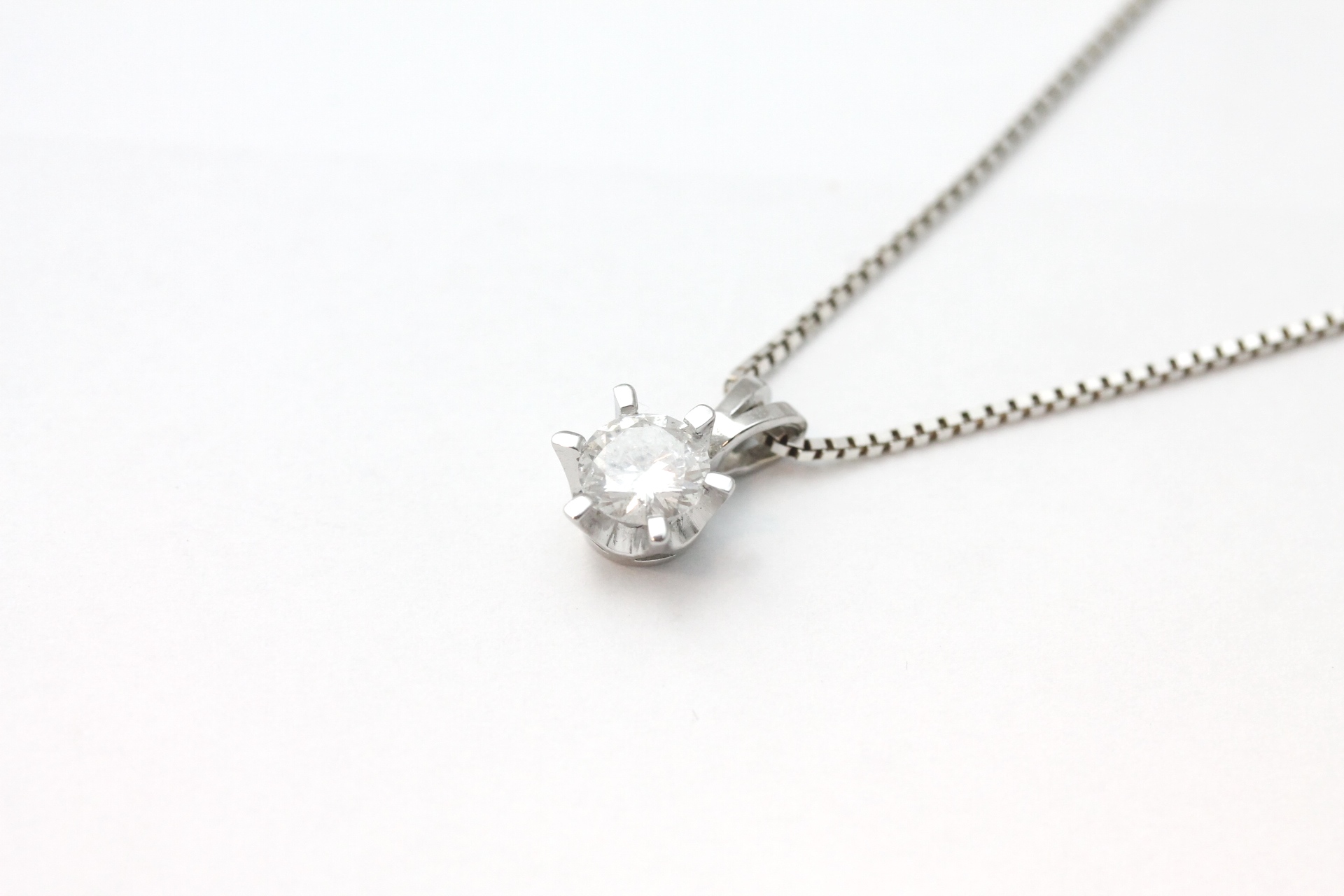 IMG_4154 Anheng i hvitt gull med diamant (0,70ct) - Bilde 1