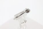Ring i hvitt gull med diamant (0,03ct)