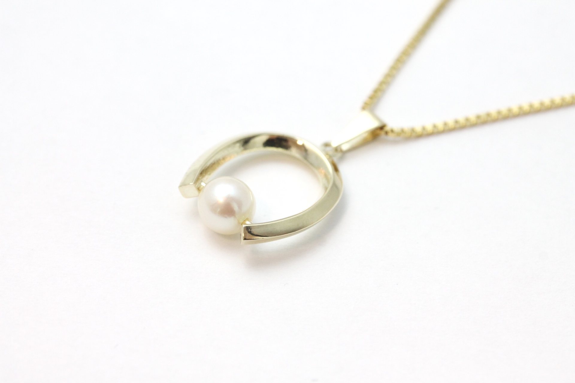 IMG_4609 Anheng i gult gull med kulturperle - Bilde 1