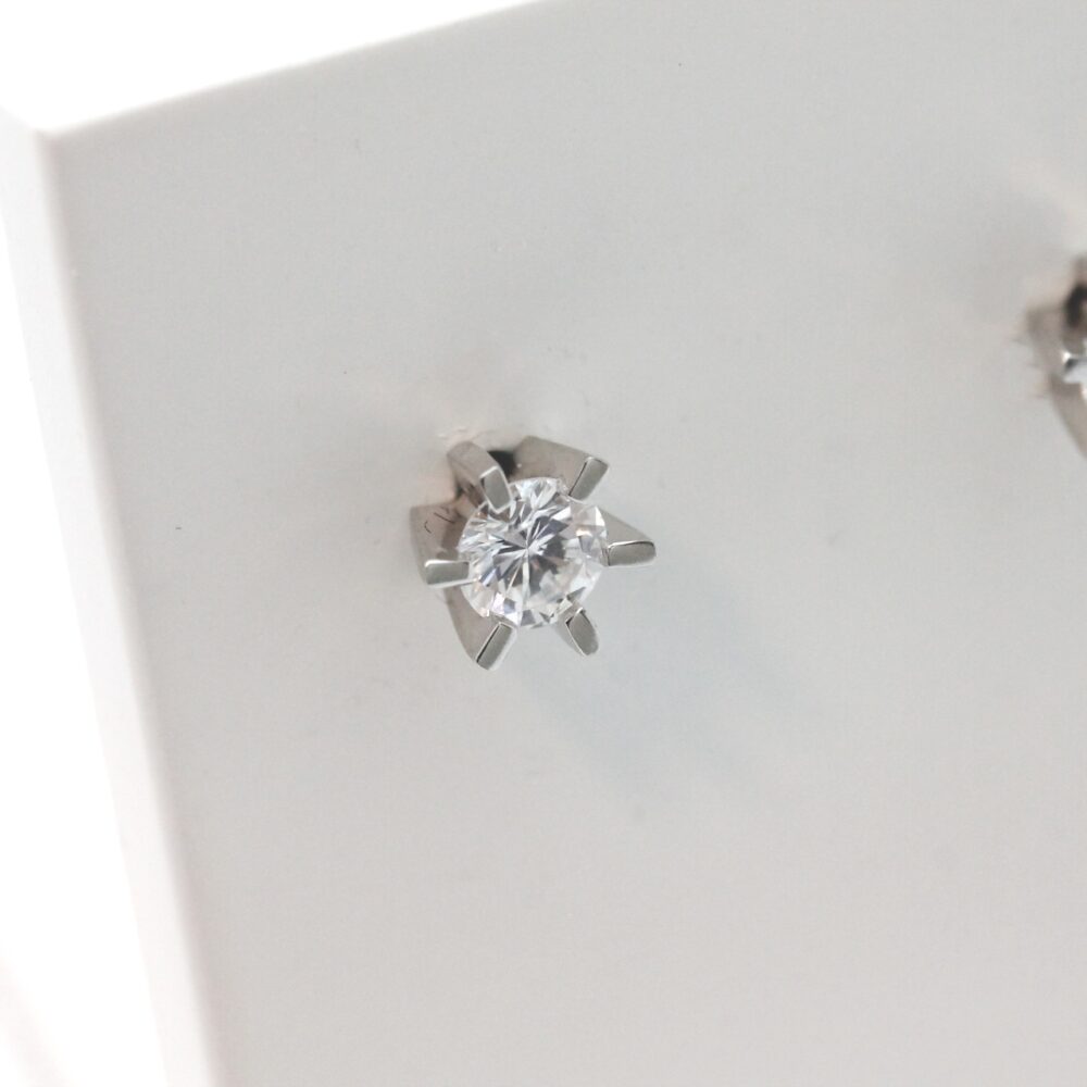 Ørepynt i hvitt gull med diamant (0,30ct x2)