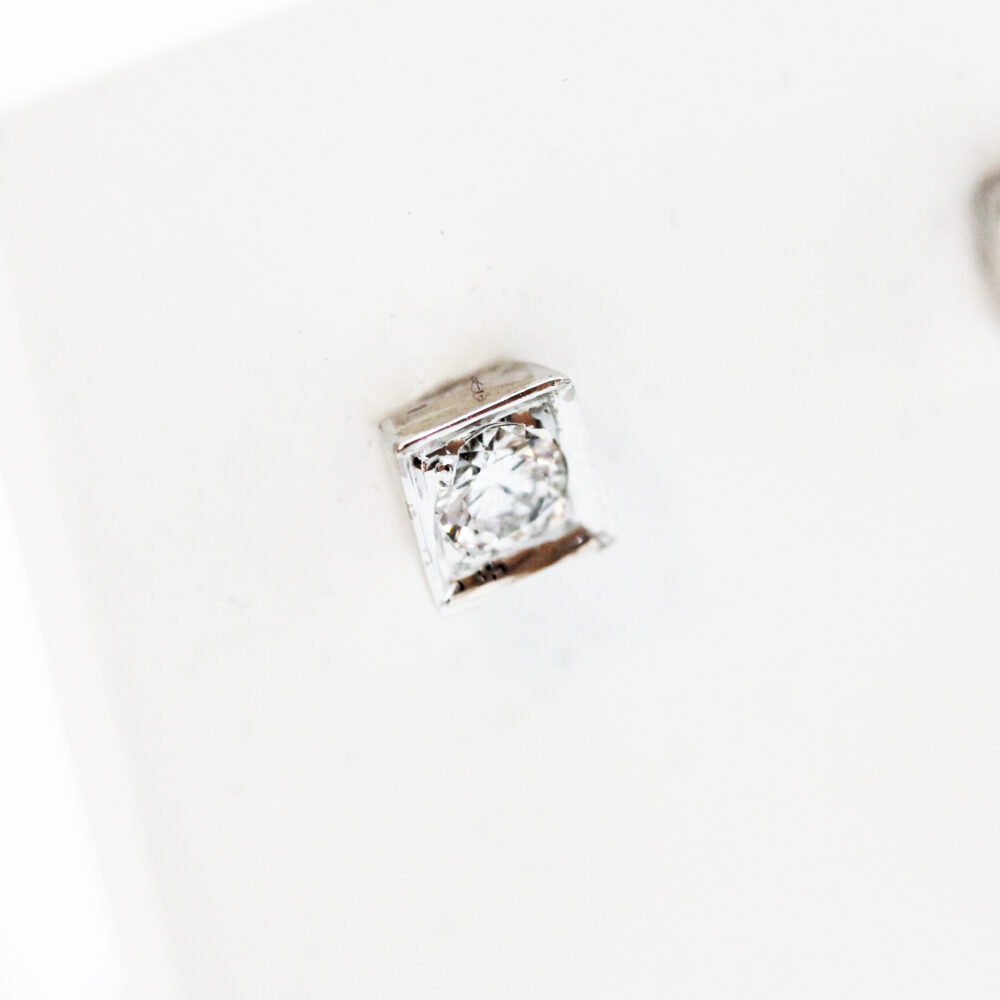 Ørepynt i hvitt gull med diamant (0,15ct x2)