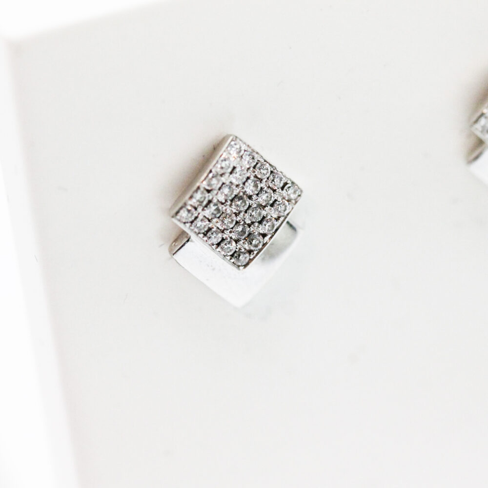 Ørepynt i hvitt gull med diamanter