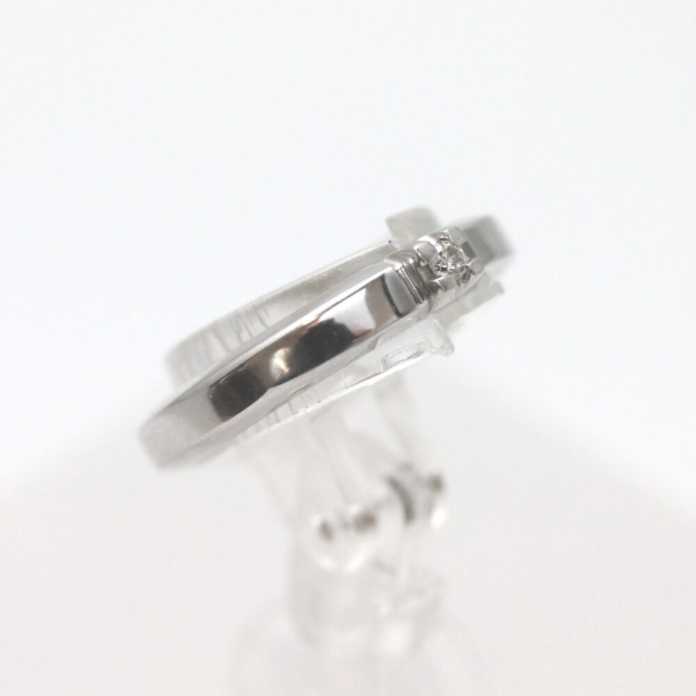 Ring i hvitt gull med diamant