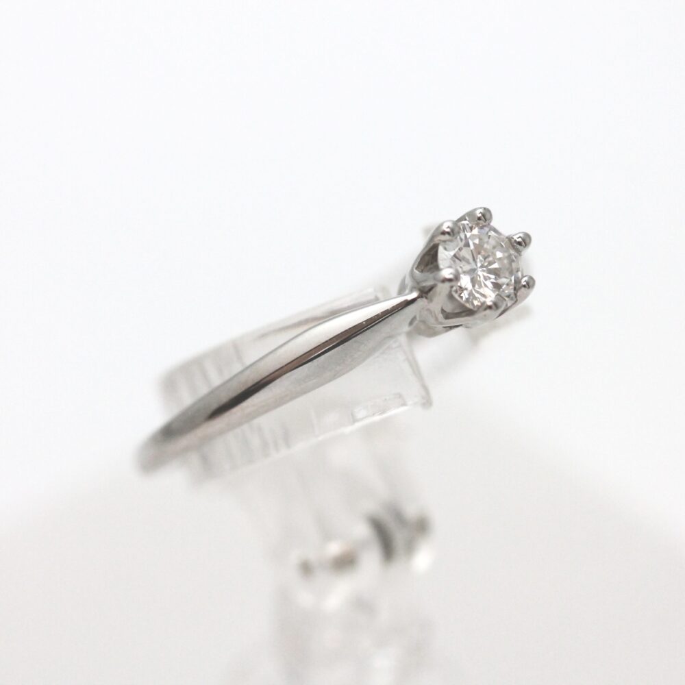 Ring i hvitt gull med diamant (0,28ct)