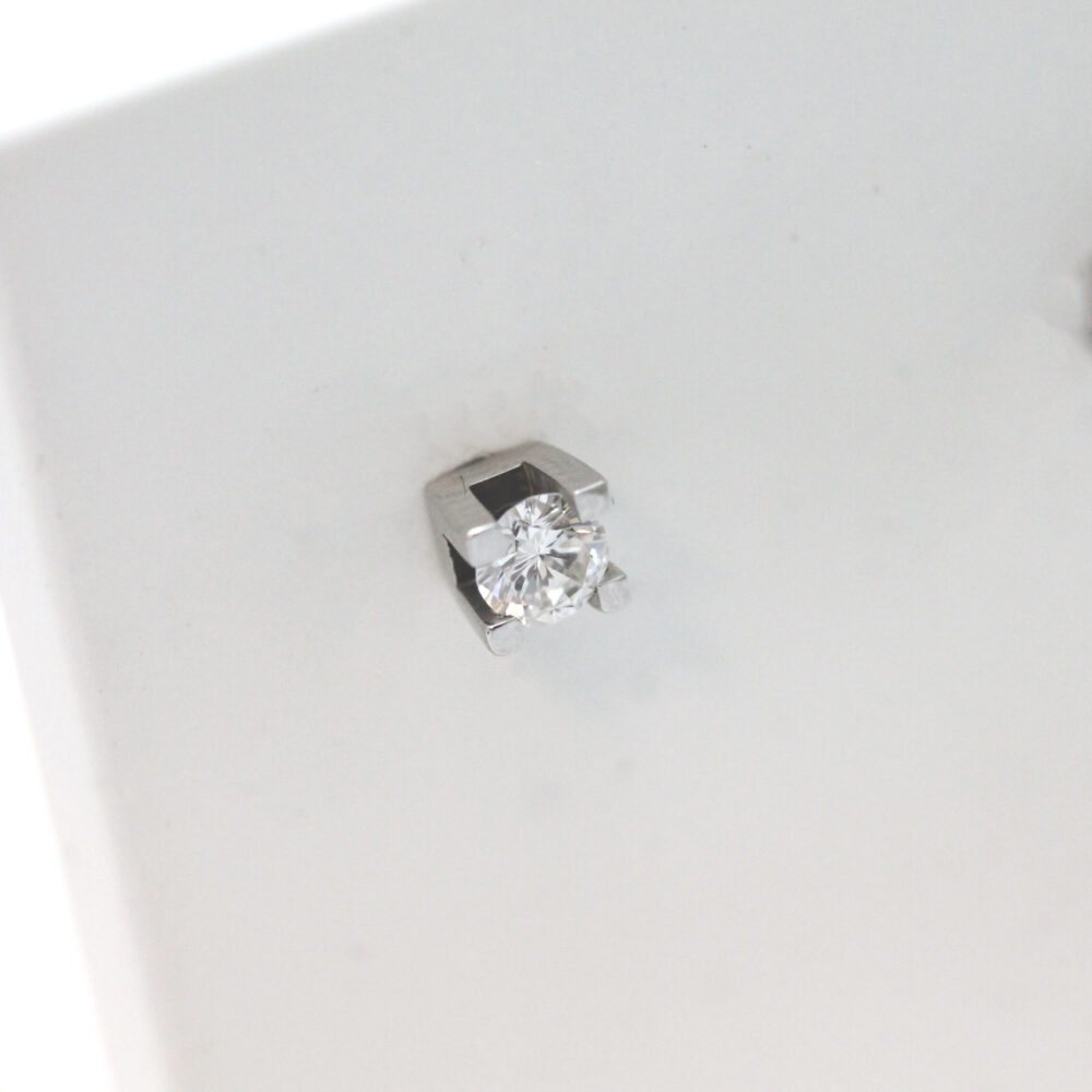 Ørepynt i hvitt gull med diamant (0,13ct x2)