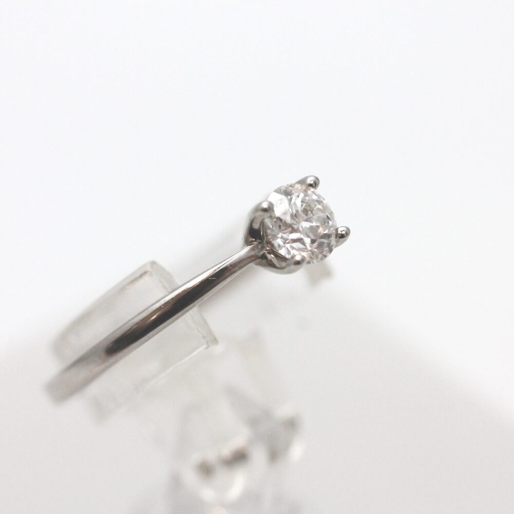 Ring i hvitt gull med diamant (0,35ct)