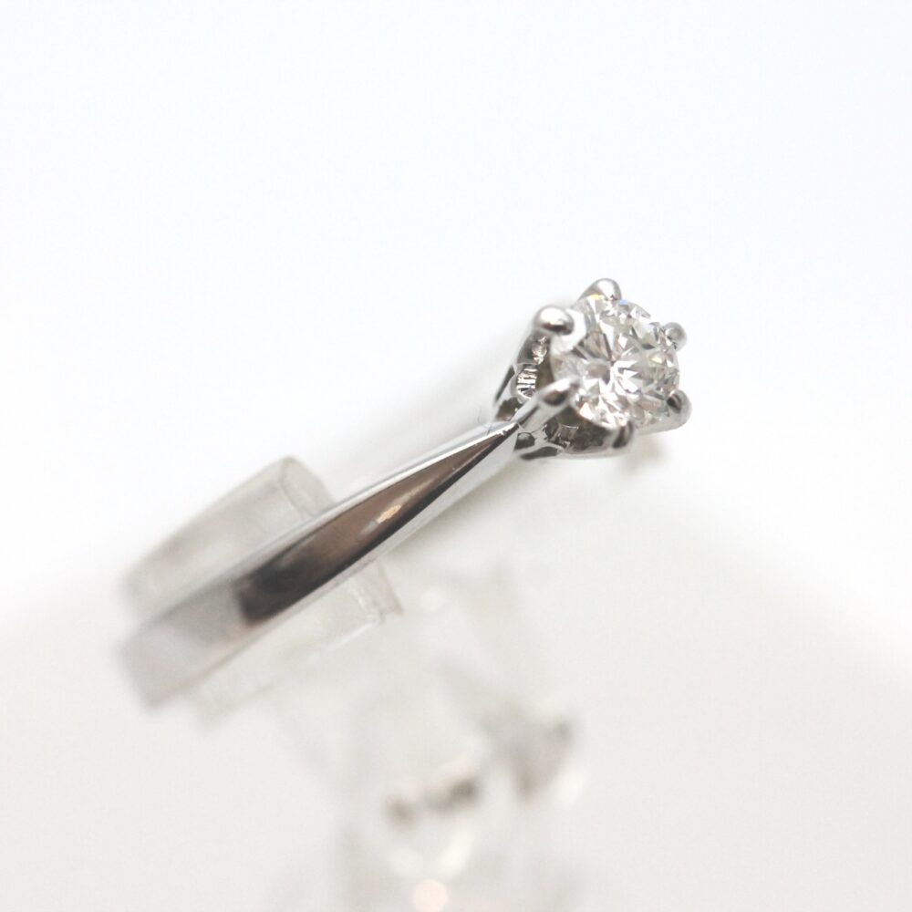 Ring i hvitt gull med diamant (0,25ct)