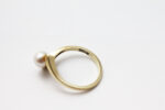 Ring i gult gull med naturperle - Bilde 4