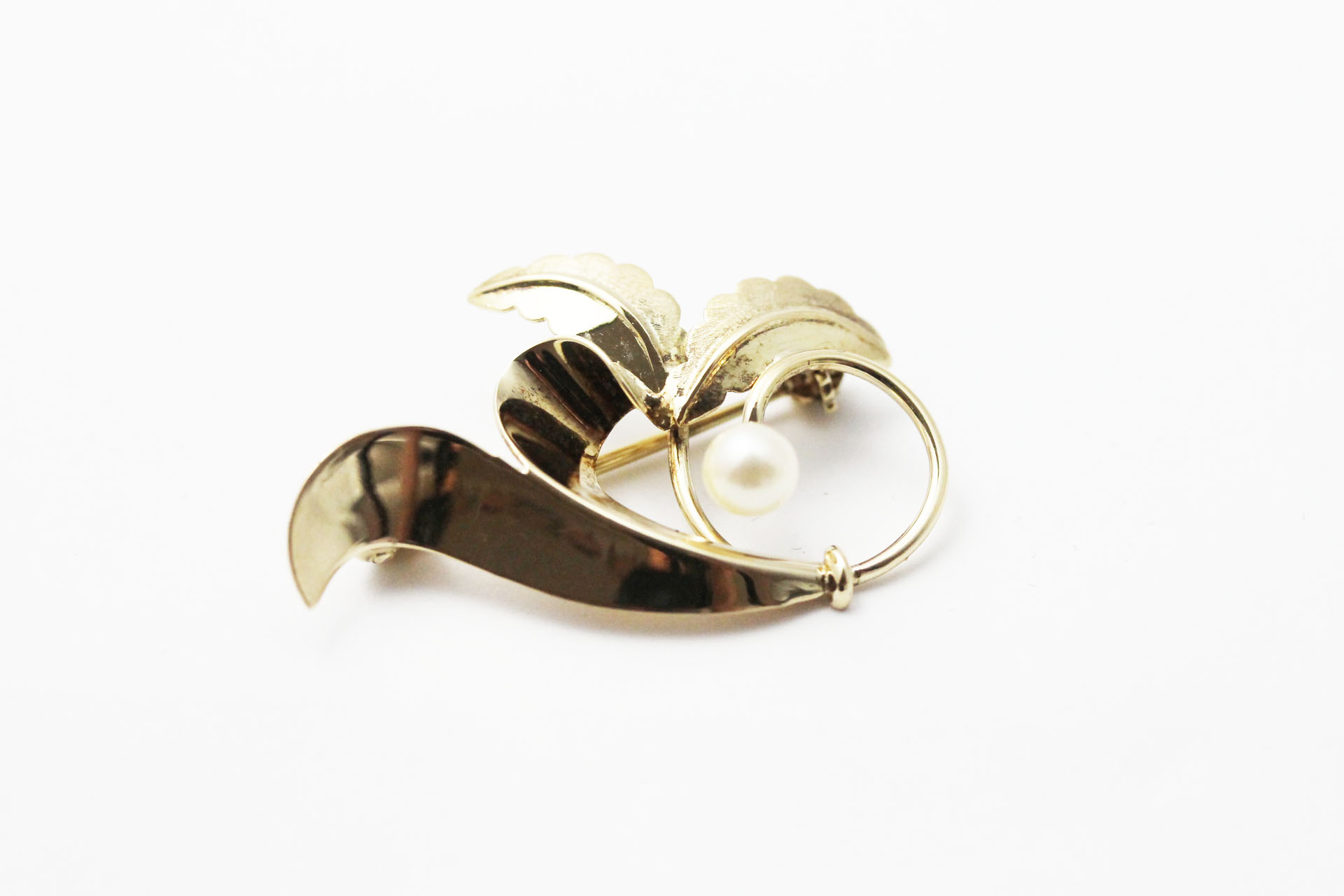 IMG_6125 Brosje i gult gull med kulturperle - Bilde 1