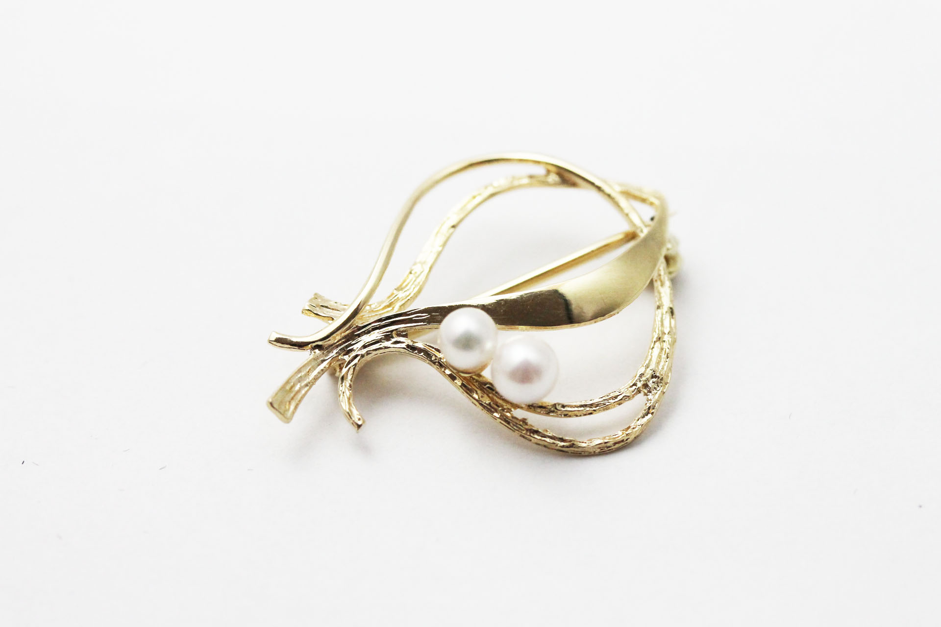 IMG_6131 Brosje i gult gull med kulturperler - Bilde 1