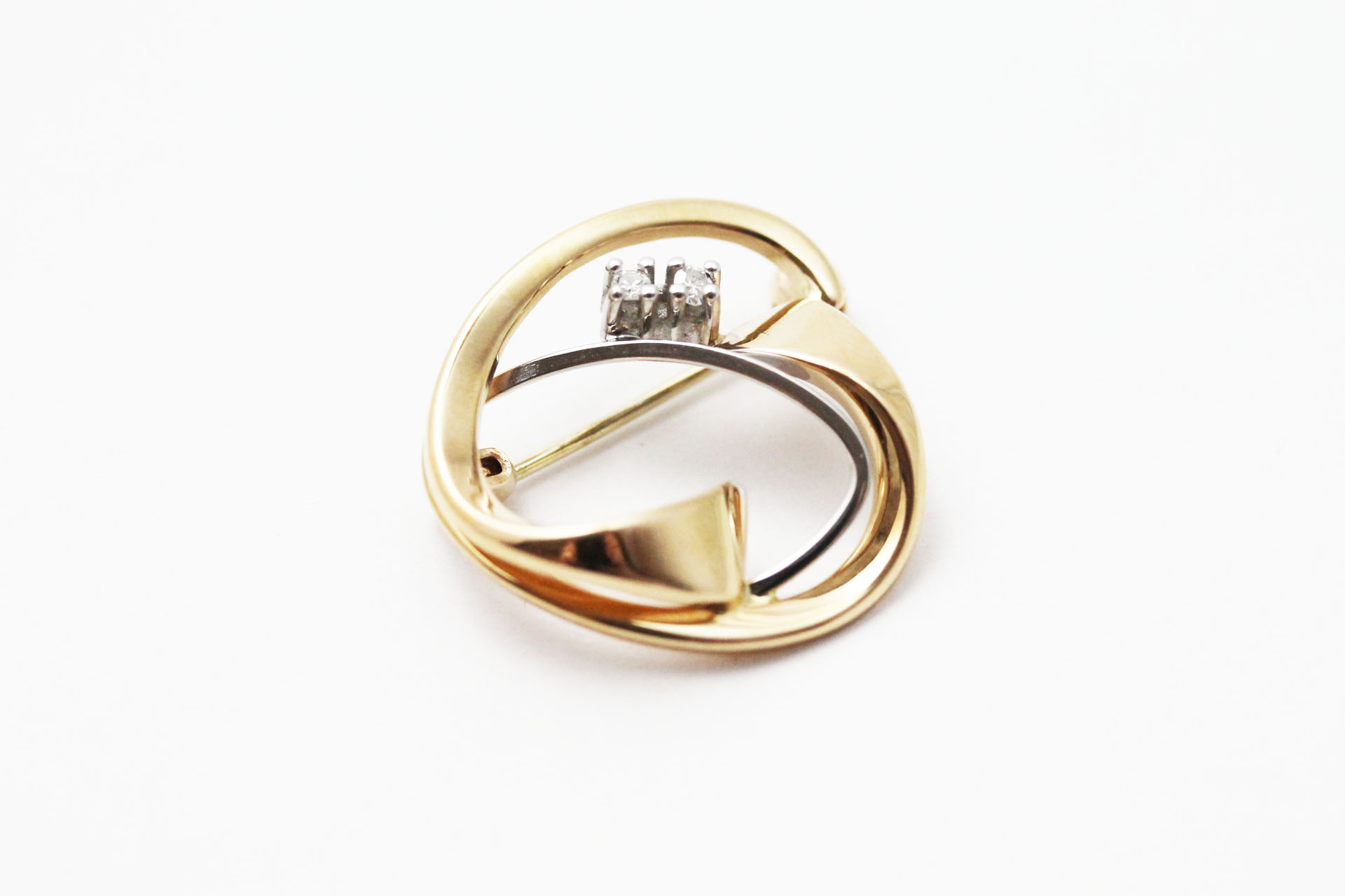 IMG_6135 Brosje i gult gull med diamanter - Bilde 1