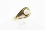Ring i gult gull med kulturperle
