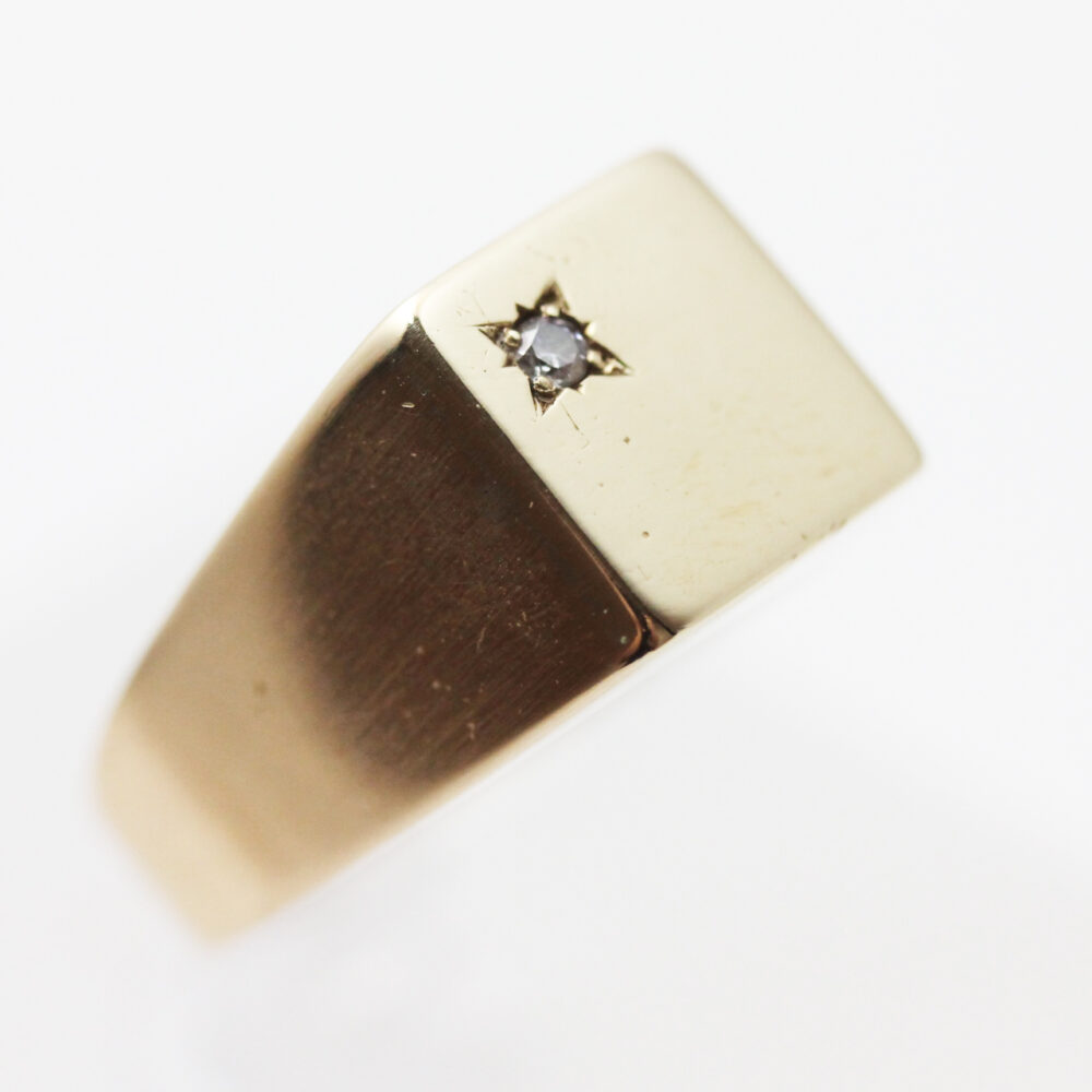 Ring i gult gull med diamant