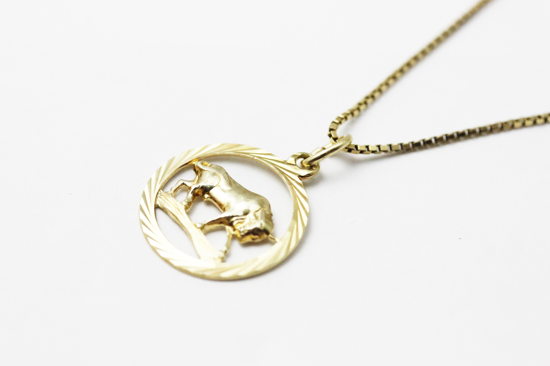 IMG_6567 Anheng stjernetegn «Tyren» i gult gull - Bilde 1