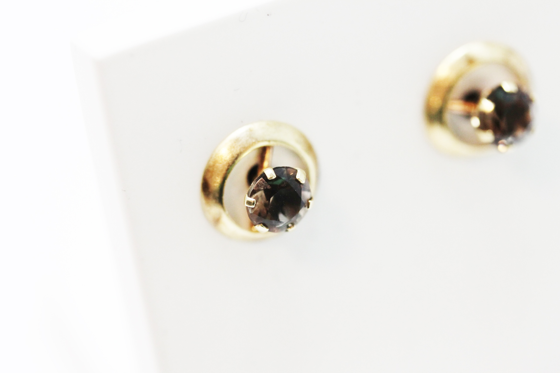 IMG_6819 Ørepynt i gult gull med røykkvarts - Bilde 1