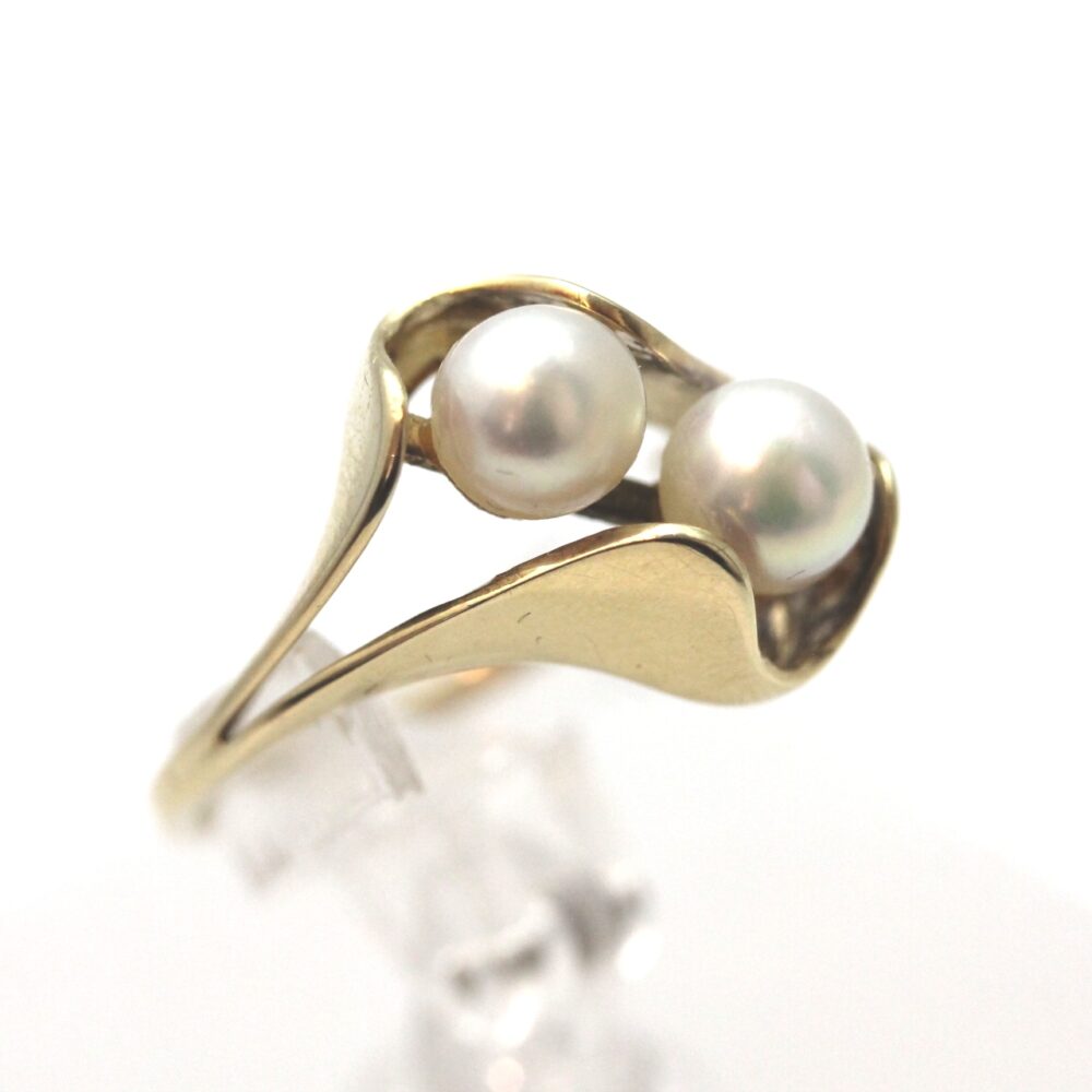 Ring i gult gull med kulturperler