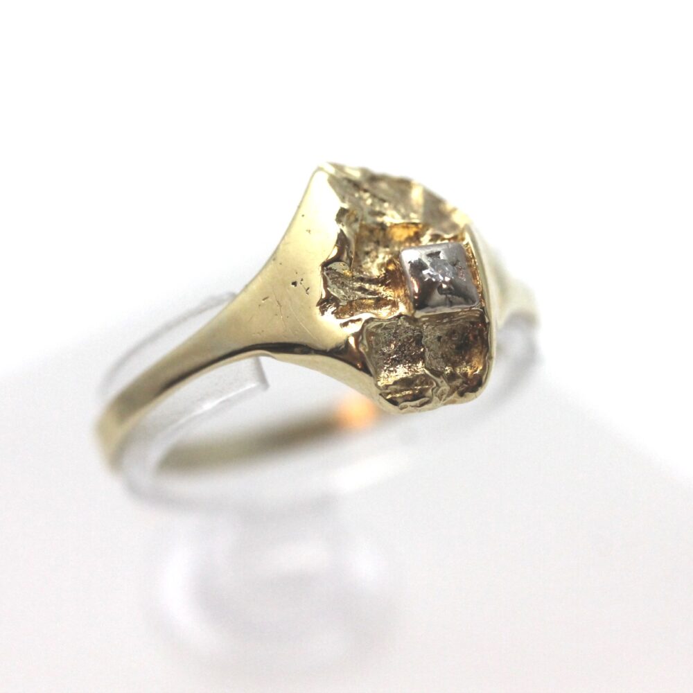 Ring i gult gull med diamant