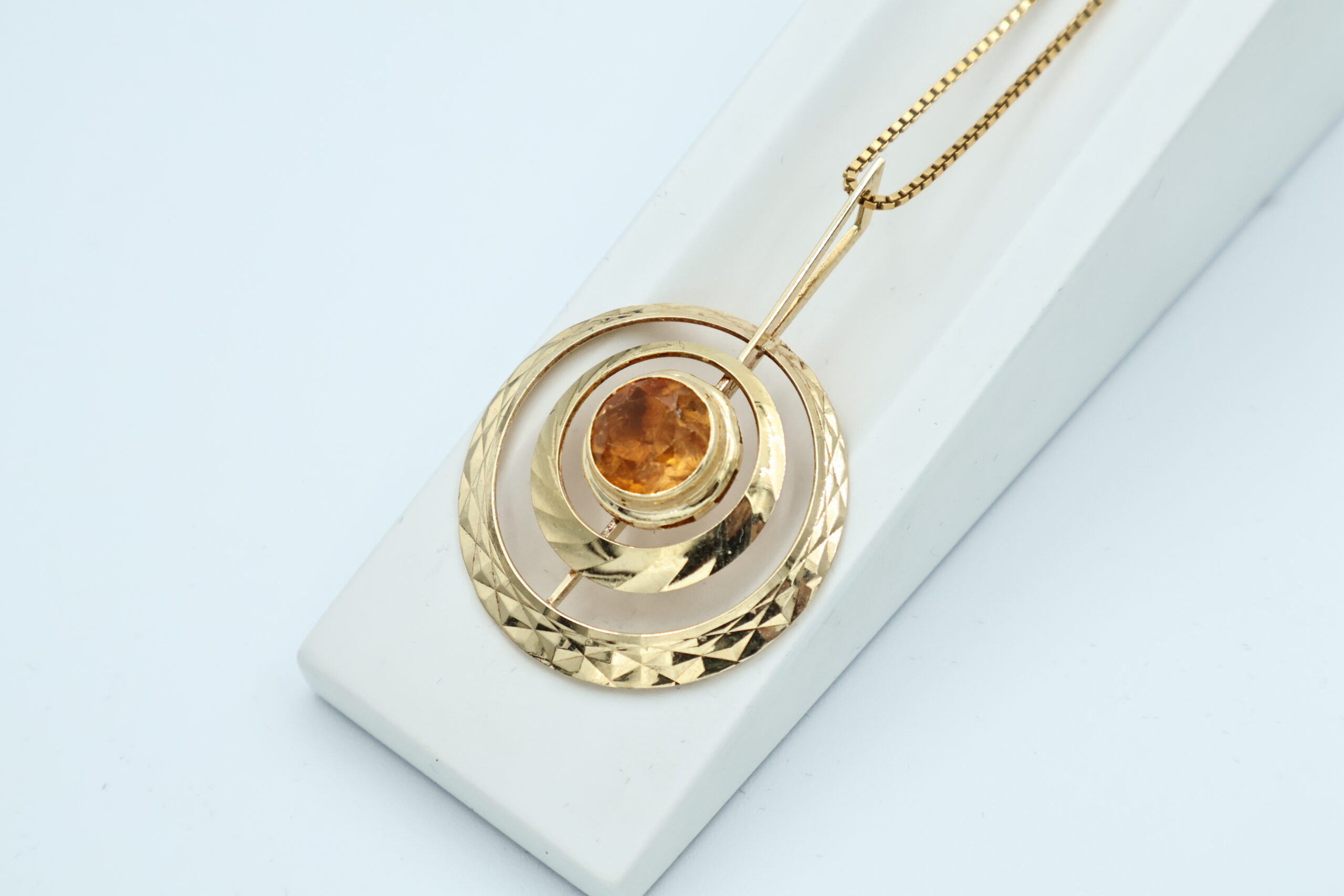 IMG_1377 Anheng i gult gull med oransje stein - Bilde 1