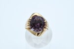 Ring i gult gull med lilla stein - Bilde 2