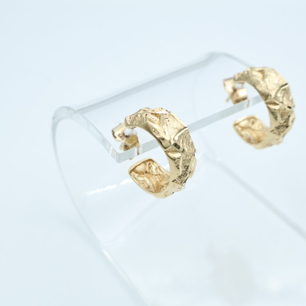 Ørepynt i gult gull